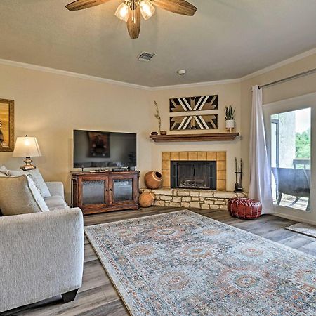 Modern Lakeside Golf Course Retreat With Deck! キャニオン・レイク エクステリア 写真