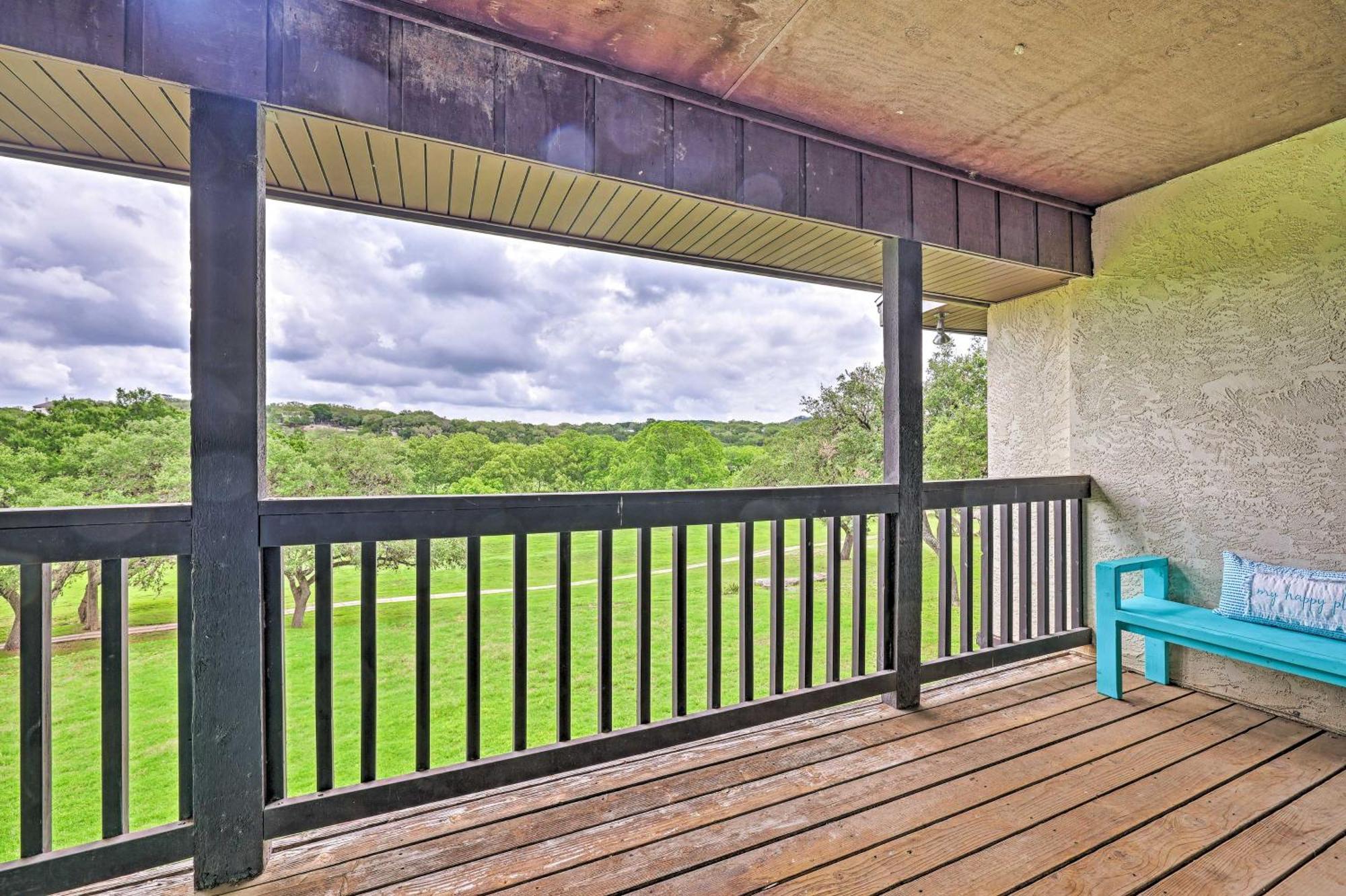 Modern Lakeside Golf Course Retreat With Deck! キャニオン・レイク エクステリア 写真