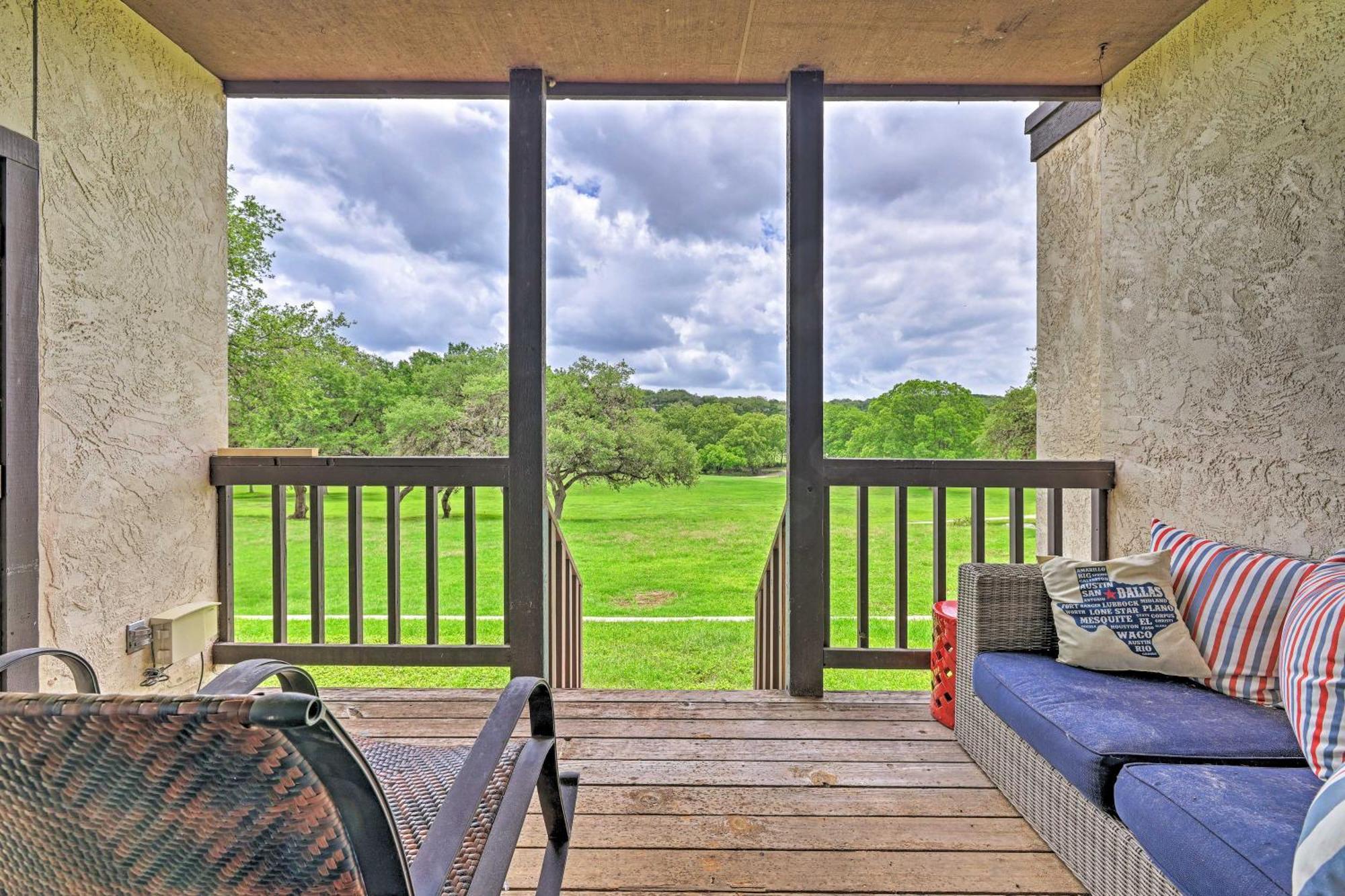 Modern Lakeside Golf Course Retreat With Deck! キャニオン・レイク エクステリア 写真